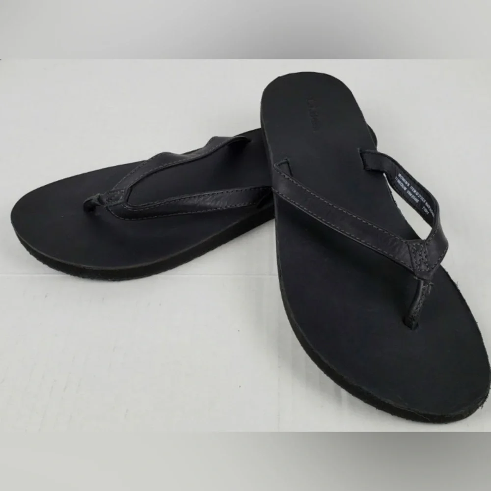 EUC L.L. Bean Black Leather Women’s flip flops size 9